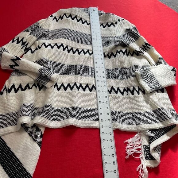 NWT Blackletter Anthropologie Aztec Black White Cardigan Sweater Size Medium New - Picture 10 of 10